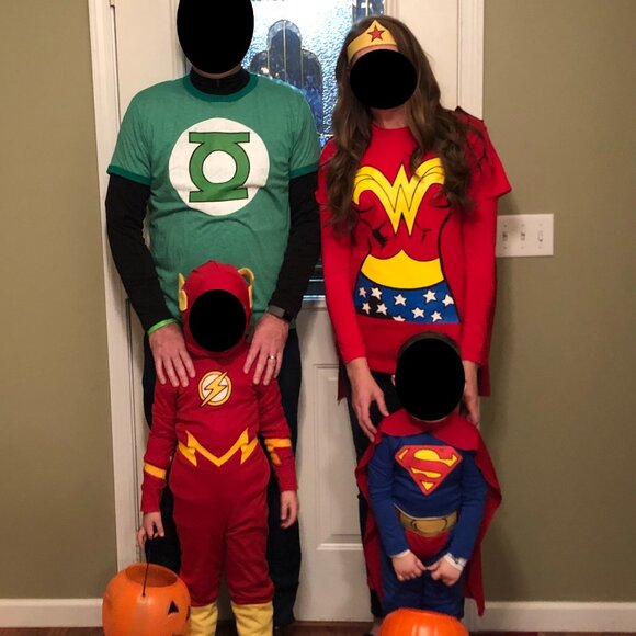 Wonder Woman T-Shirt with Cape and Headband - Picture 7 of 7